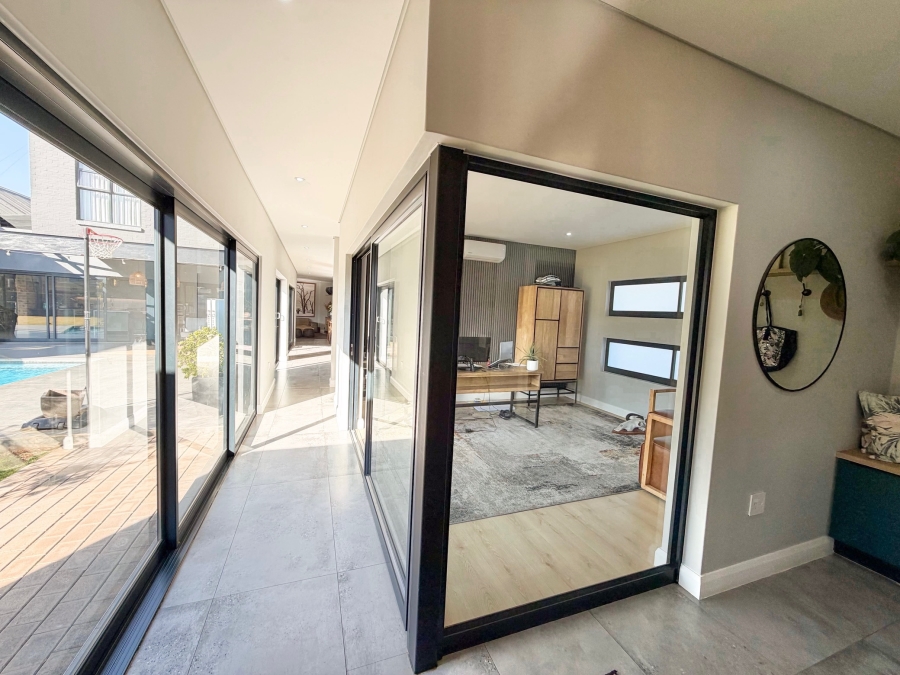 5 Bedroom Property for Sale in Midstream Heights Gauteng