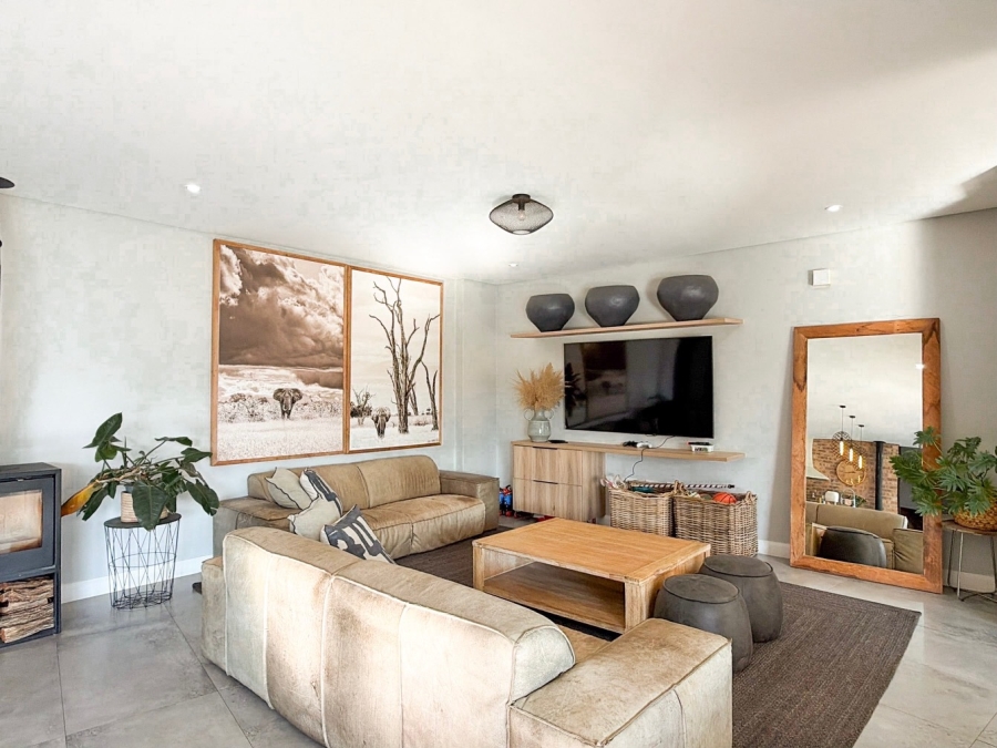 5 Bedroom Property for Sale in Midstream Heights Gauteng