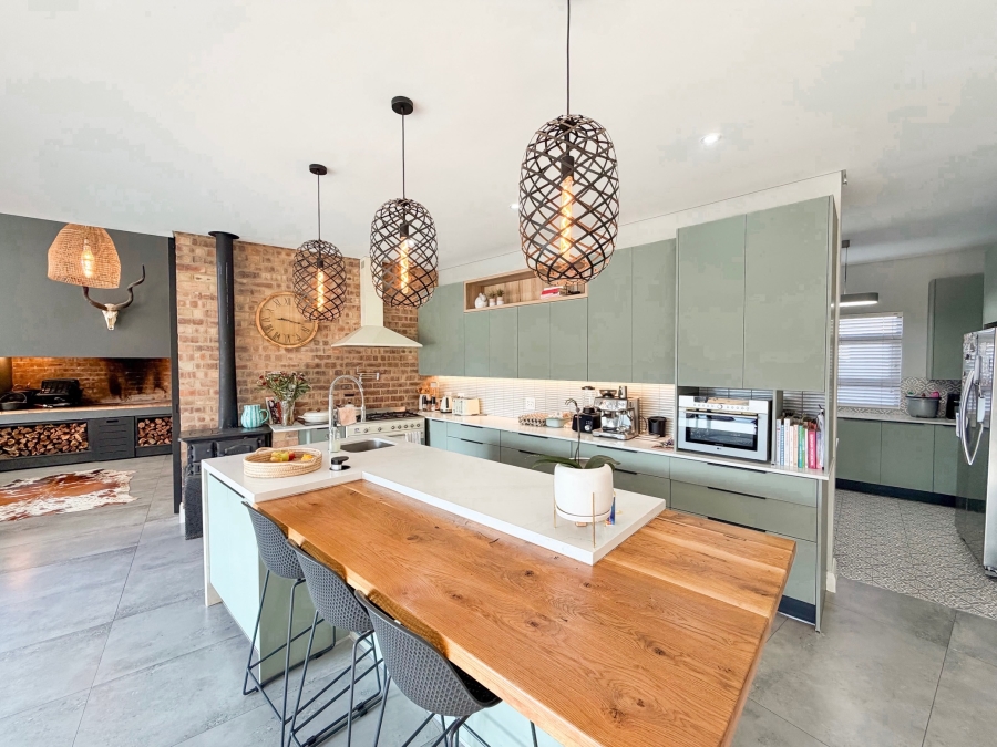 5 Bedroom Property for Sale in Midstream Heights Gauteng