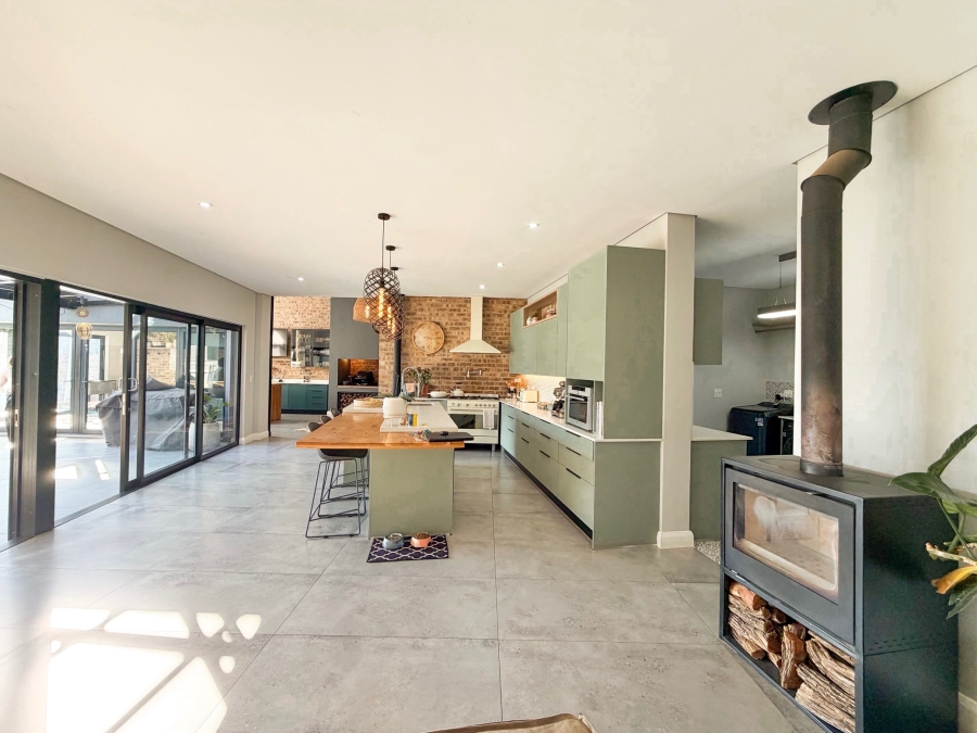 5 Bedroom Property for Sale in Midstream Heights Gauteng