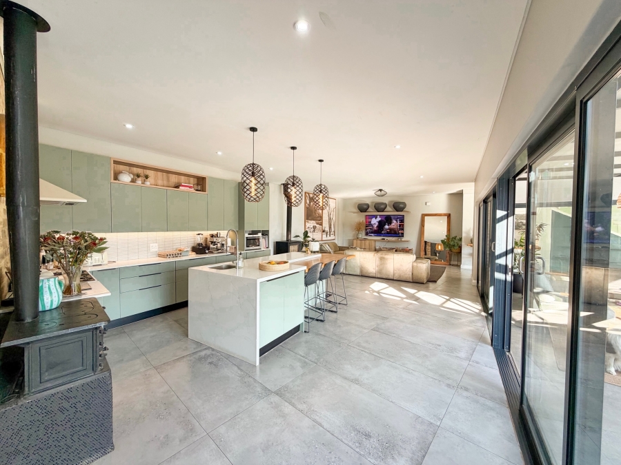 5 Bedroom Property for Sale in Midstream Heights Gauteng