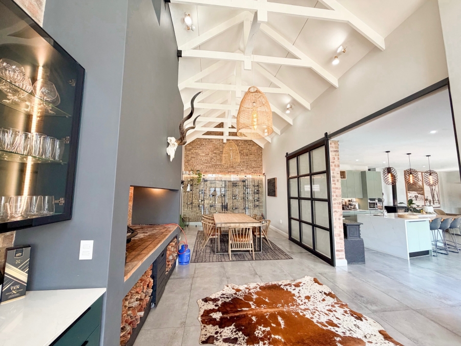 5 Bedroom Property for Sale in Midstream Heights Gauteng