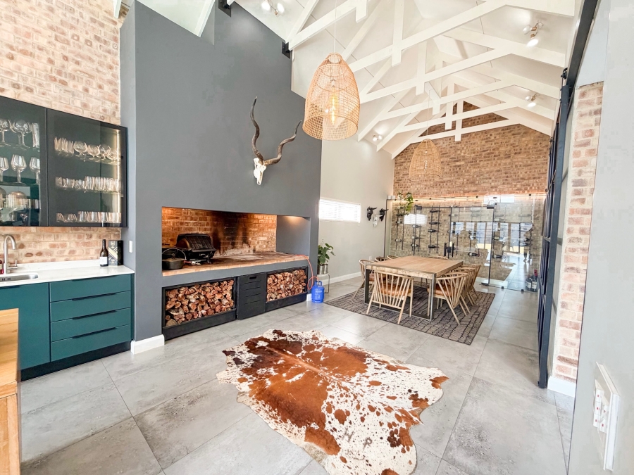 5 Bedroom Property for Sale in Midstream Heights Gauteng