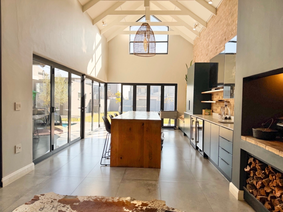 5 Bedroom Property for Sale in Midstream Heights Gauteng