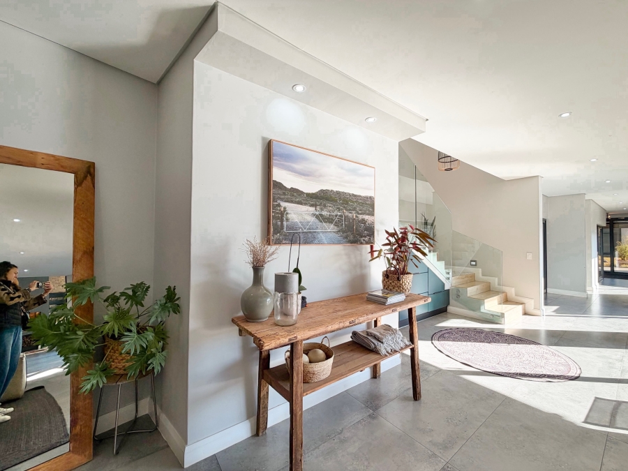 5 Bedroom Property for Sale in Midstream Heights Gauteng