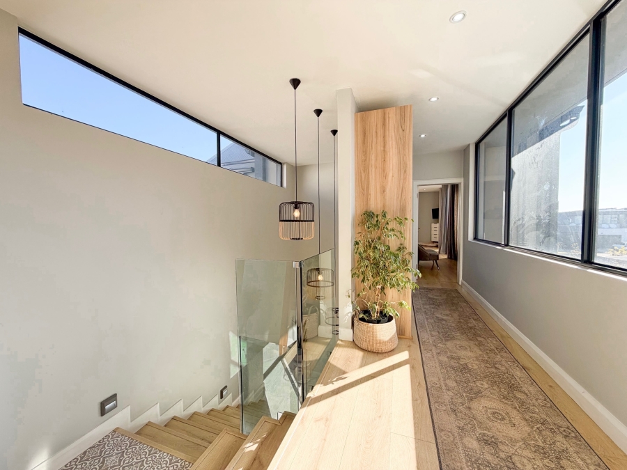 5 Bedroom Property for Sale in Midstream Heights Gauteng