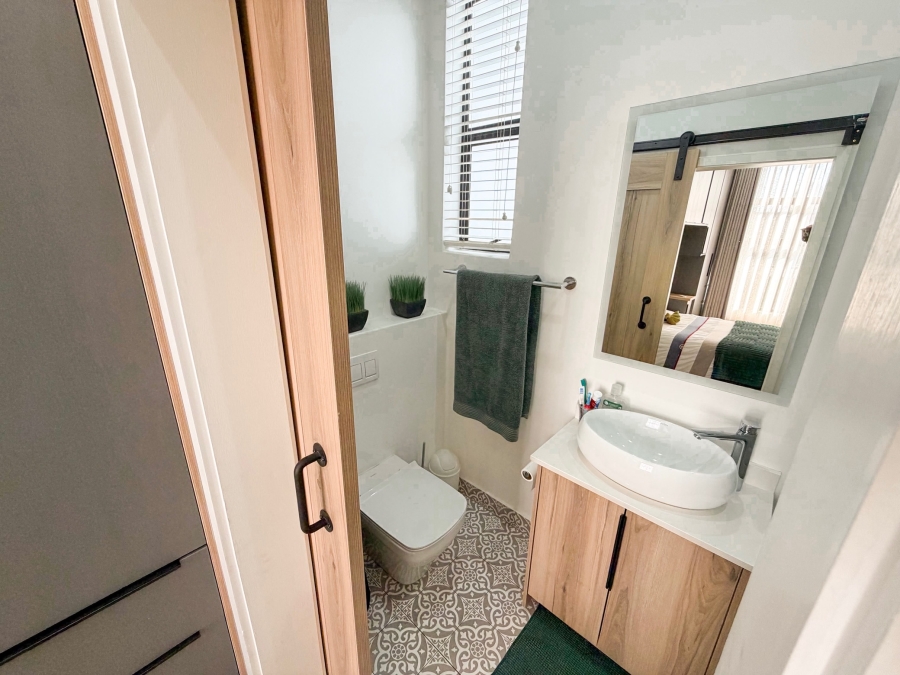 5 Bedroom Property for Sale in Midstream Heights Gauteng