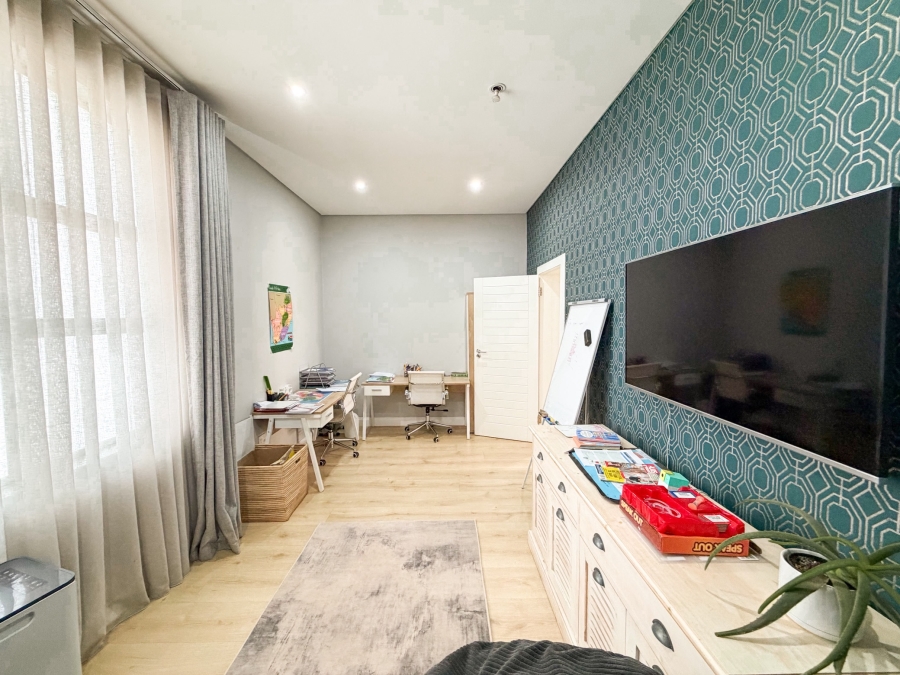 5 Bedroom Property for Sale in Midstream Heights Gauteng