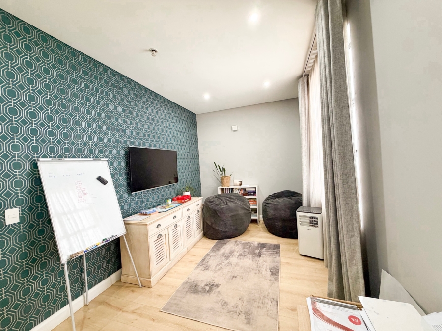 5 Bedroom Property for Sale in Midstream Heights Gauteng