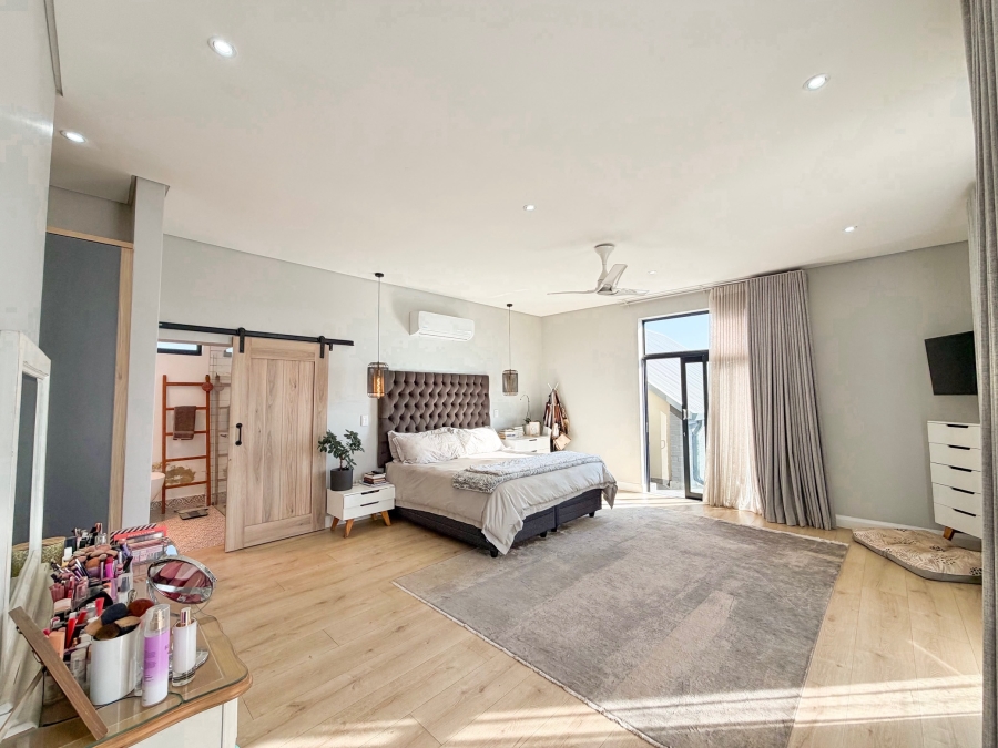 5 Bedroom Property for Sale in Midstream Heights Gauteng