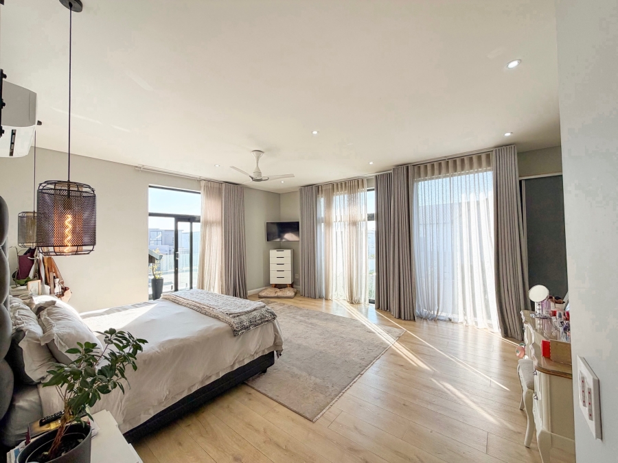 5 Bedroom Property for Sale in Midstream Heights Gauteng