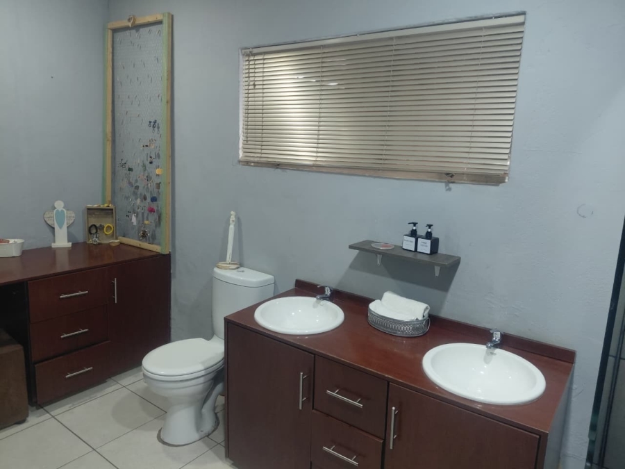 3 Bedroom Property for Sale in Meyerton Central Gauteng