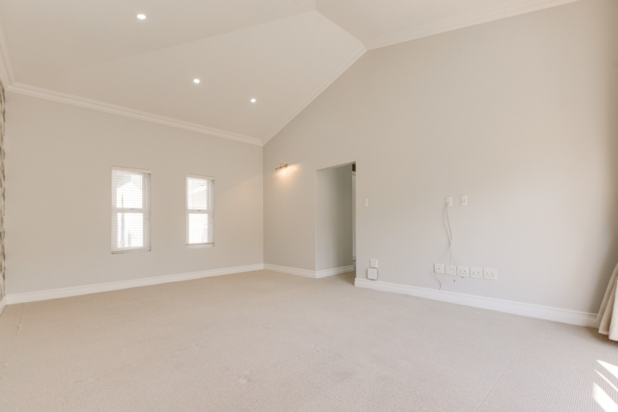 5 Bedroom Property for Sale in Fourways Gardens Gauteng