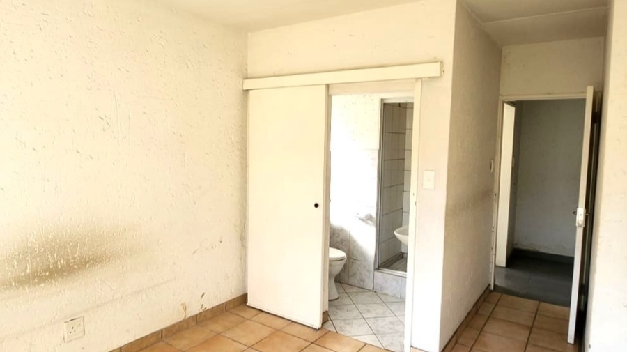 3 Bedroom Property for Sale in Mulbarton Gauteng
