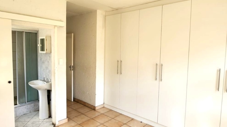 3 Bedroom Property for Sale in Mulbarton Gauteng