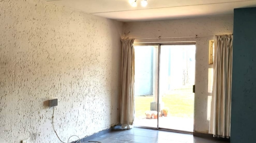 3 Bedroom Property for Sale in Mulbarton Gauteng