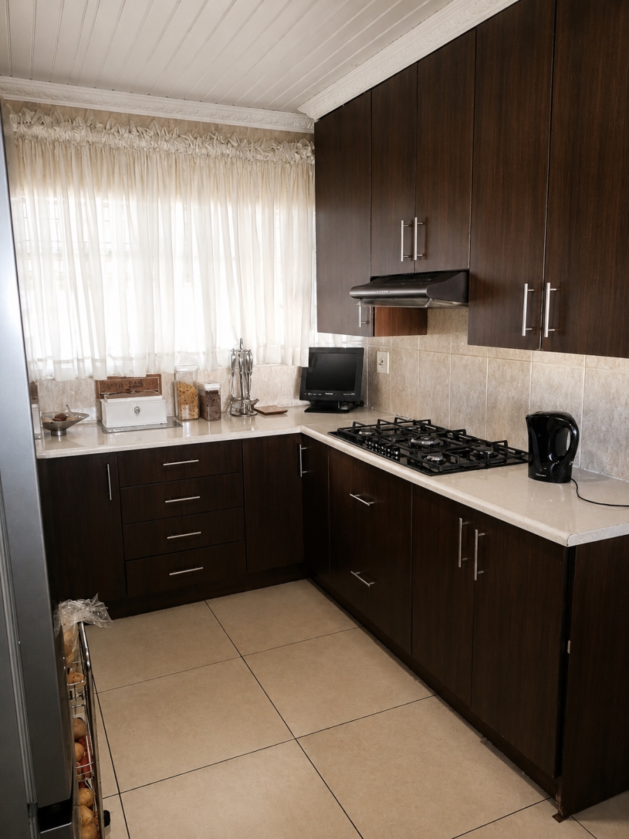 To Let 4 Bedroom Property for Rent in Birch Acres Gauteng