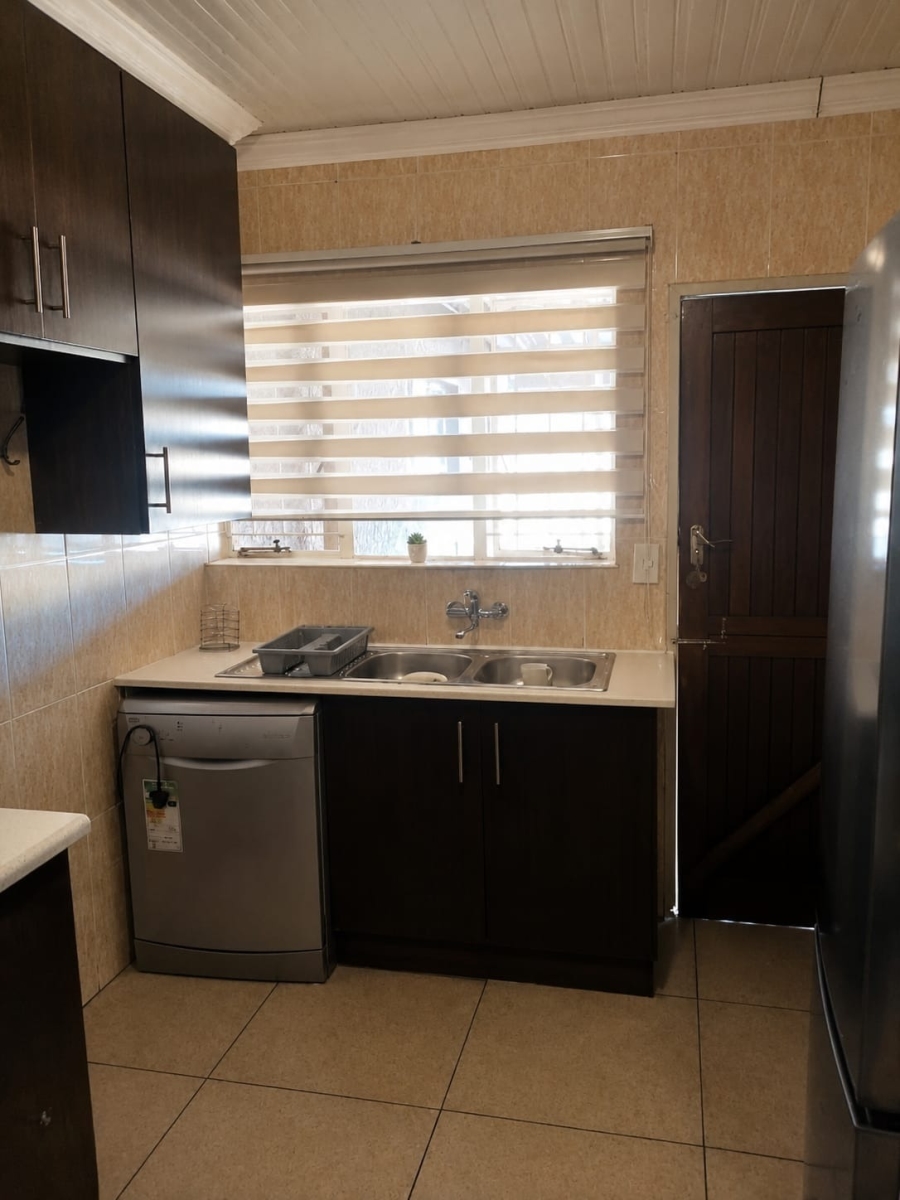 To Let 4 Bedroom Property for Rent in Birch Acres Gauteng