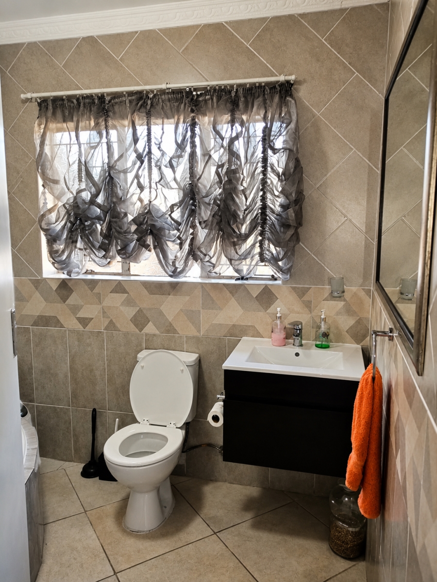 To Let 4 Bedroom Property for Rent in Birch Acres Gauteng