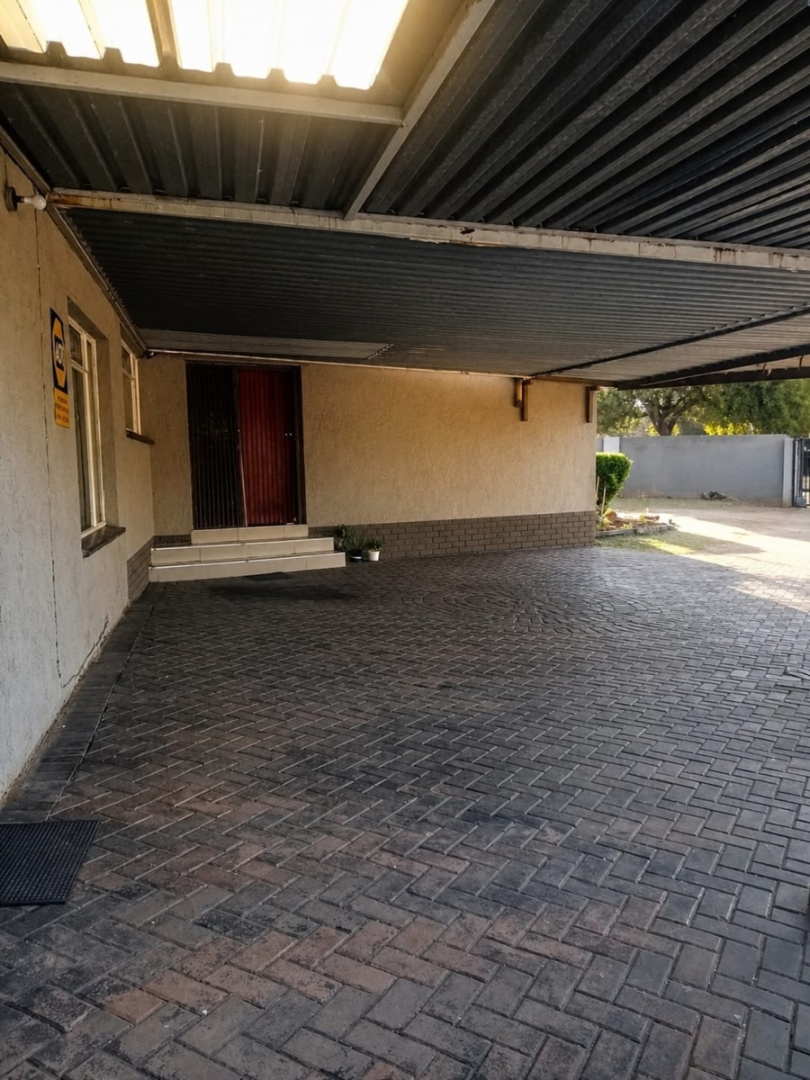To Let 4 Bedroom Property for Rent in Birch Acres Gauteng