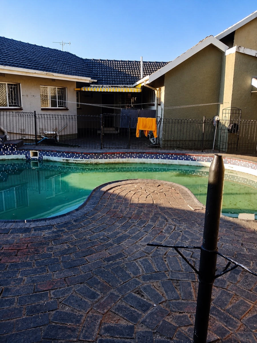 To Let 4 Bedroom Property for Rent in Birch Acres Gauteng
