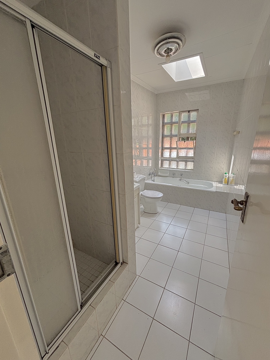1 Bedroom Property for Sale in Fairways Gauteng