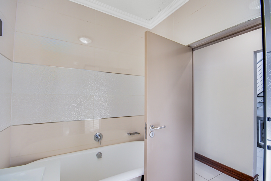 To Let 2 Bedroom Property for Rent in Sunninghill Gauteng