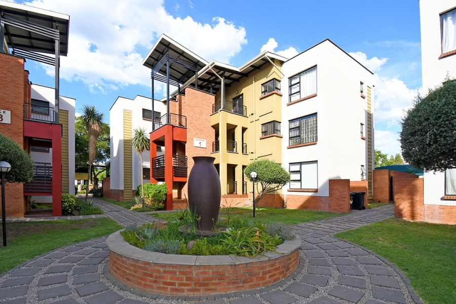 To Let 1 Bedroom Property for Rent in Douglasdale Gauteng