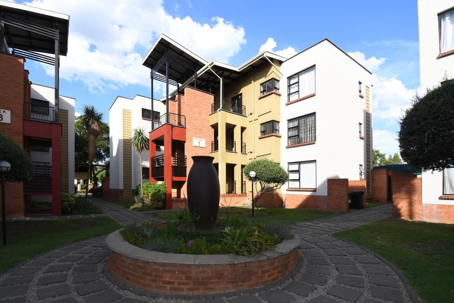 To Let 1 Bedroom Property for Rent in Douglasdale Gauteng