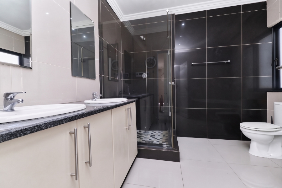 4 Bedroom Property for Sale in Broadacres Gauteng
