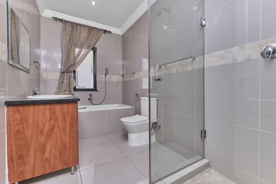 4 Bedroom Property for Sale in Broadacres Gauteng