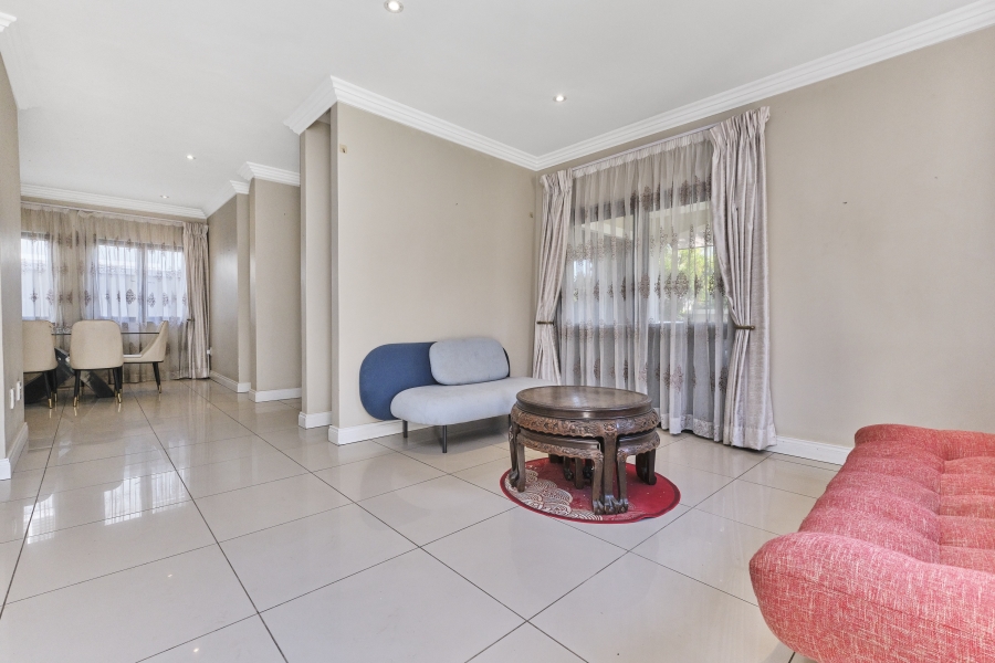4 Bedroom Property for Sale in Broadacres Gauteng