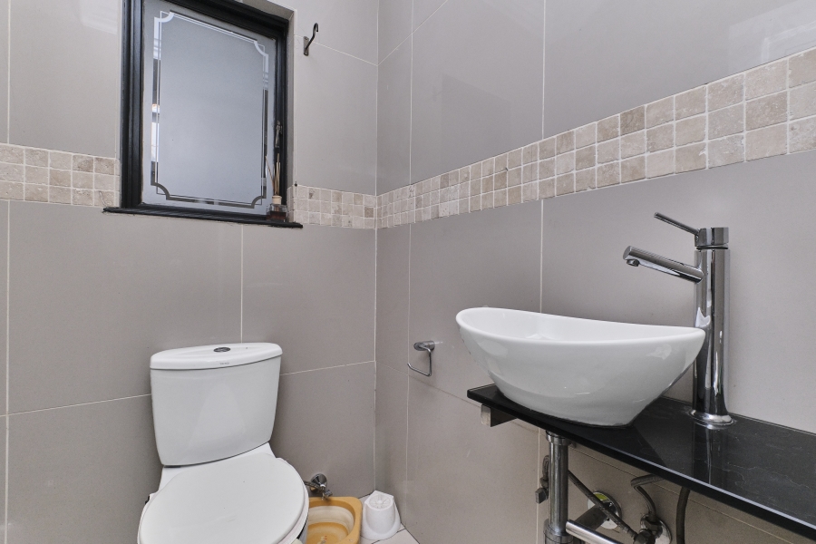 4 Bedroom Property for Sale in Broadacres Gauteng