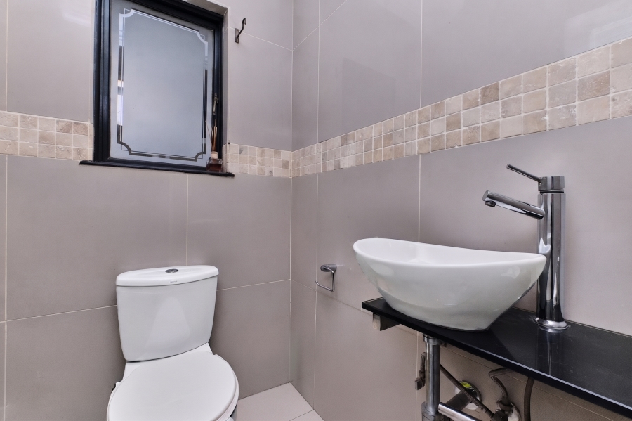 4 Bedroom Property for Sale in Broadacres Gauteng