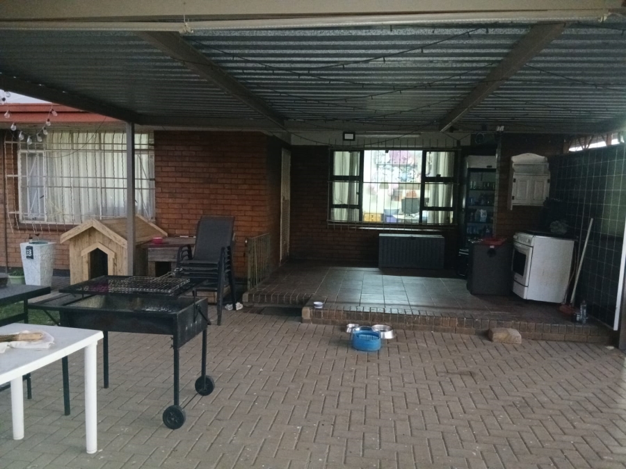 4 Bedroom Property for Sale in Vanderbijlpark CW 5 Gauteng