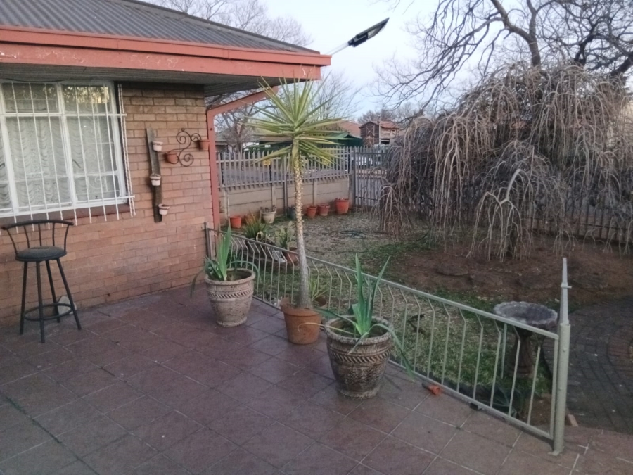 4 Bedroom Property for Sale in Vanderbijlpark CW 5 Gauteng