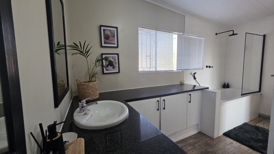 3 Bedroom Property for Sale in Garsfontein Gauteng