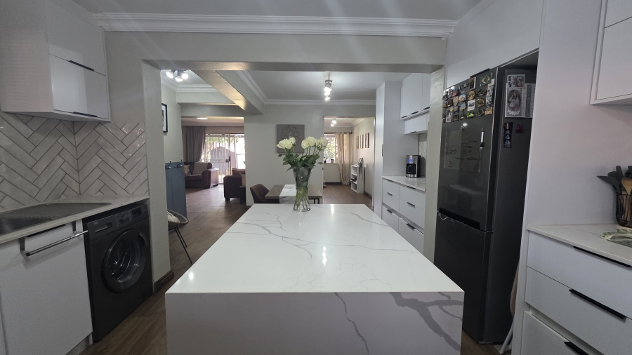 3 Bedroom Property for Sale in Garsfontein Gauteng