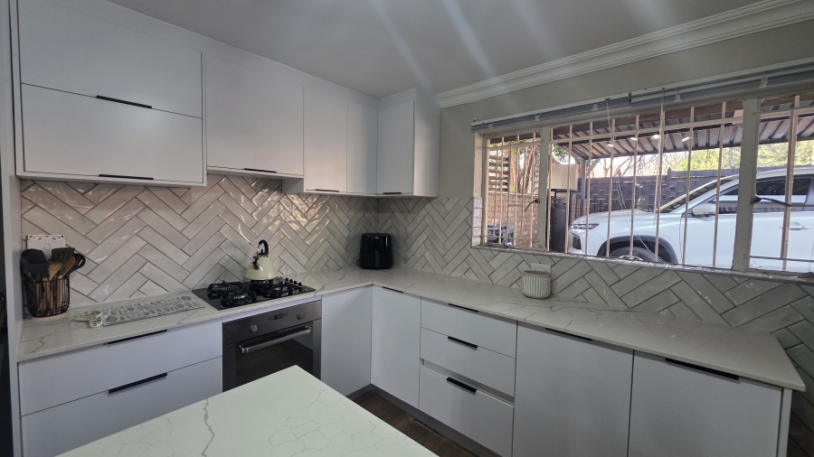 3 Bedroom Property for Sale in Garsfontein Gauteng