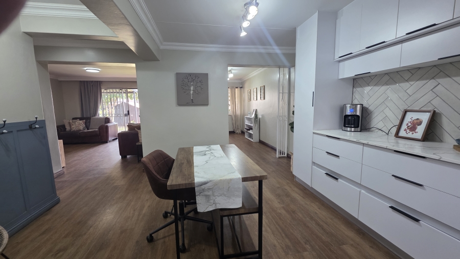 3 Bedroom Property for Sale in Garsfontein Gauteng
