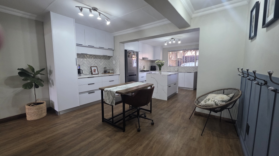 3 Bedroom Property for Sale in Garsfontein Gauteng