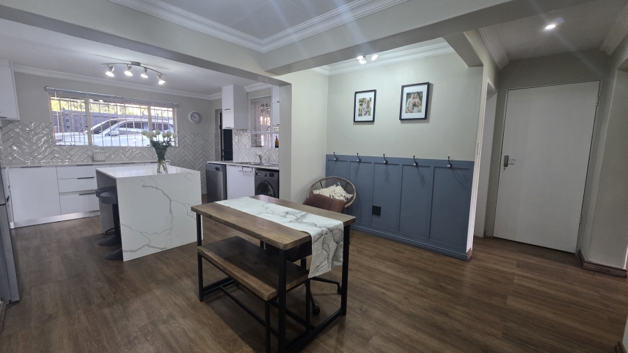 3 Bedroom Property for Sale in Garsfontein Gauteng