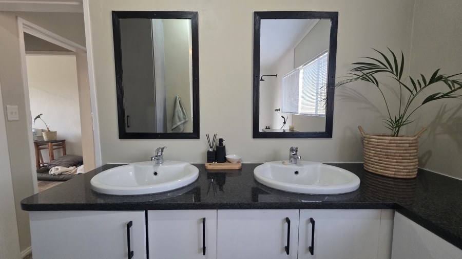 3 Bedroom Property for Sale in Garsfontein Gauteng
