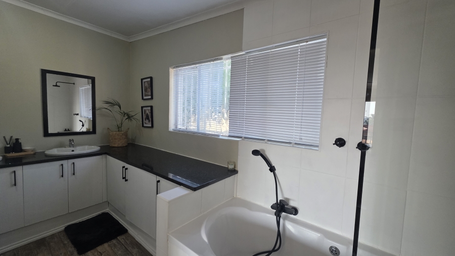 3 Bedroom Property for Sale in Garsfontein Gauteng