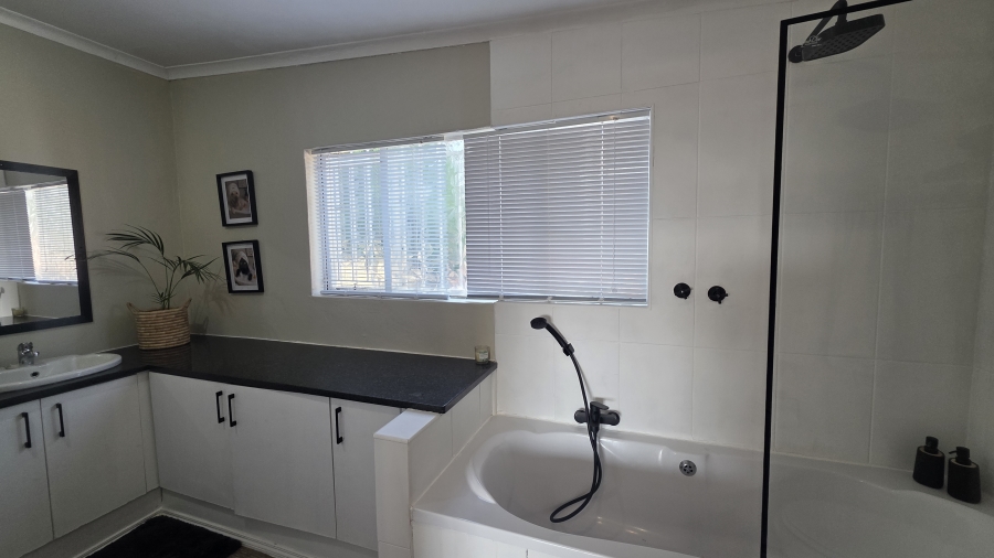 3 Bedroom Property for Sale in Garsfontein Gauteng