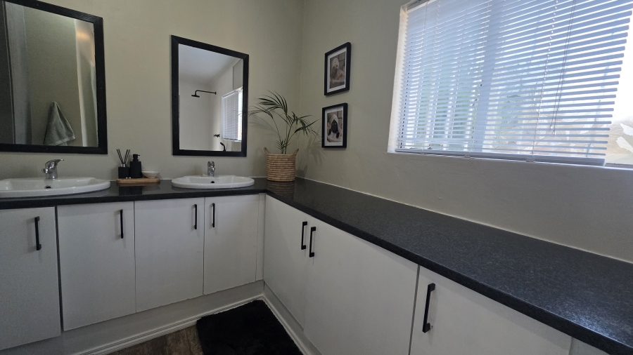 3 Bedroom Property for Sale in Garsfontein Gauteng
