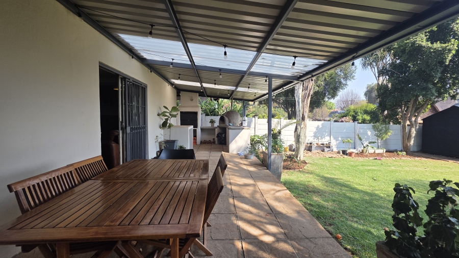 3 Bedroom Property for Sale in Garsfontein Gauteng