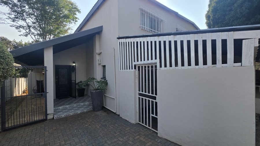3 Bedroom Property for Sale in Garsfontein Gauteng