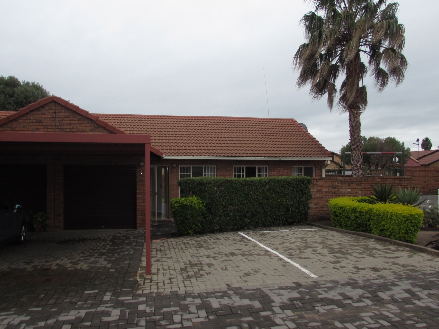 2 Bedroom Property for Sale in Annlin Gauteng