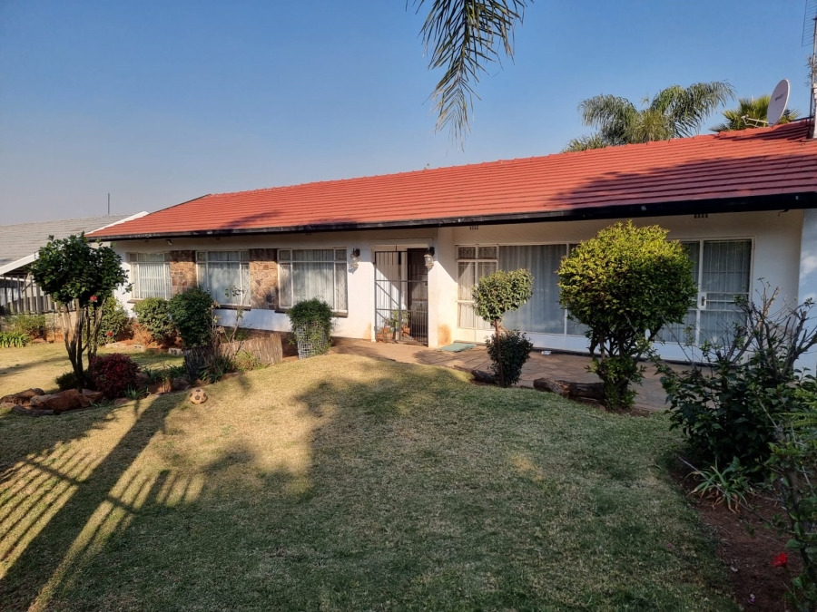 4 Bedroom Property for Sale in Florida Park Gauteng